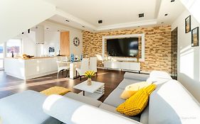 Apartament Skyline Premium - przy deptaku, blisko do Term, parking podziemny